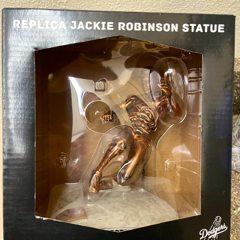 Statue - Picture 3 of 14